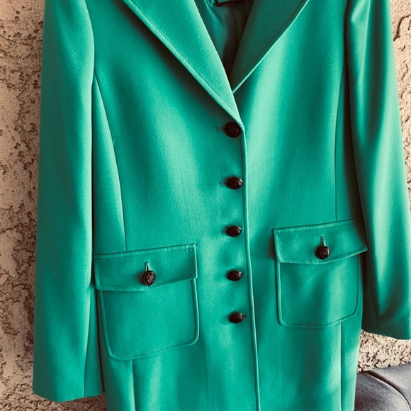 Blazer - Picture 5 of 5